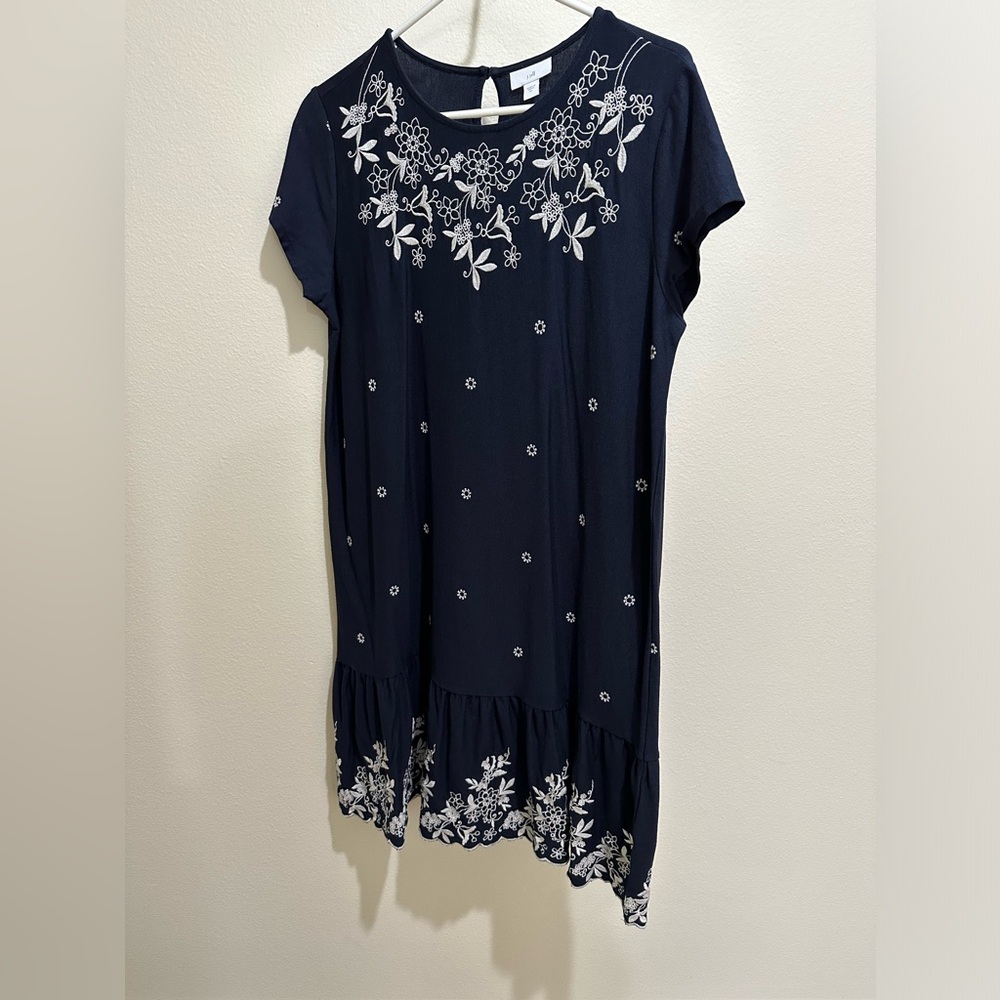 J Jill size M navy dress with beautiful embroidery has been worn twice, ex cond